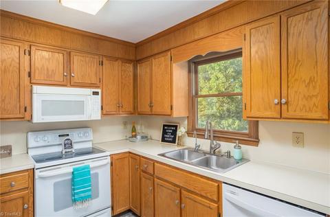 110 Treetop Ct, Trinity, NC 27370 photo 10