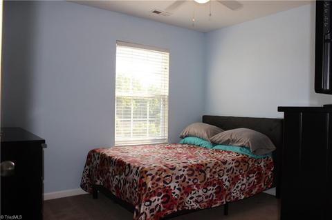 837 Hedgepath Ter, High Point, NC 27265 photo 17