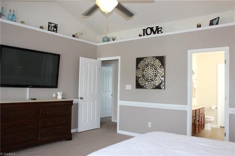 837 Hedgepath Ter, High Point, NC 27265 photo 13