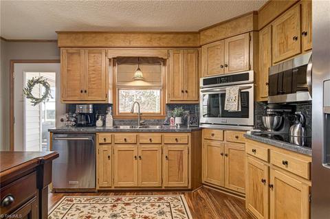 719 Corner Rd, Pinnacle, NC 27043 photo 14