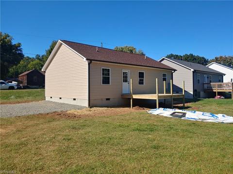 307 N 3rd Ave, Mayodan, NC 27027 photo 4