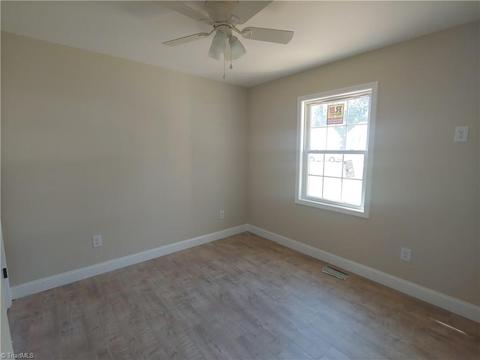 307 N 3rd Ave, Mayodan, NC 27027 photo 17