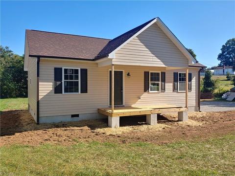 307 N 3rd Ave, Mayodan, NC 27027 photo 1
