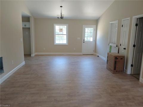 307 N 3rd Ave, Mayodan, NC 27027 photo 16