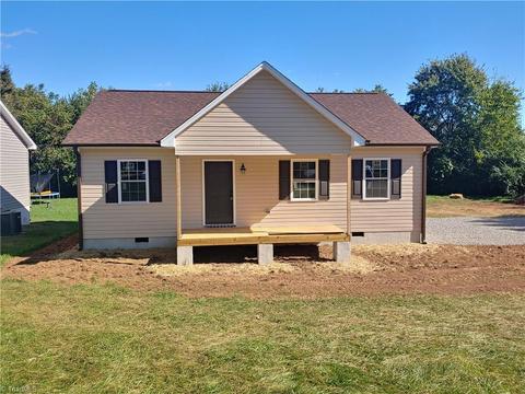 307 N 3rd Ave, Mayodan, NC 27027 photo 2