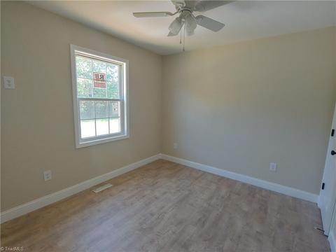 307 N 3rd Ave, Mayodan, NC 27027 photo 8