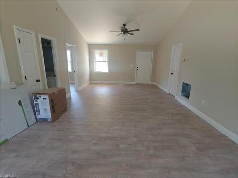 307 N 3rd Ave, Mayodan, NC 27027 photo 14