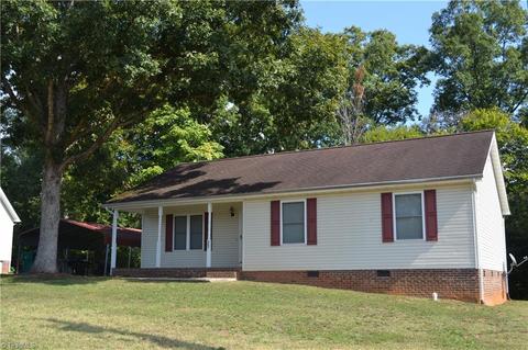 505 Summit St, Madison, NC 27025 photo 3