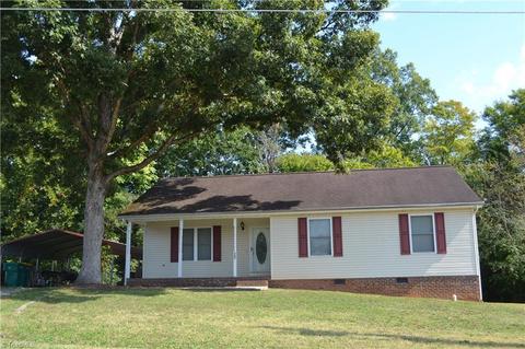 505 Summit St, Madison, NC 27025 photo 2