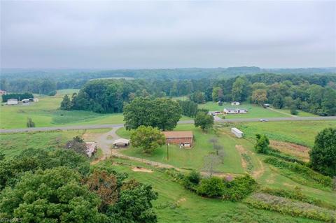 1592 County Line Rd, Harmony, NC 28634 photo 15