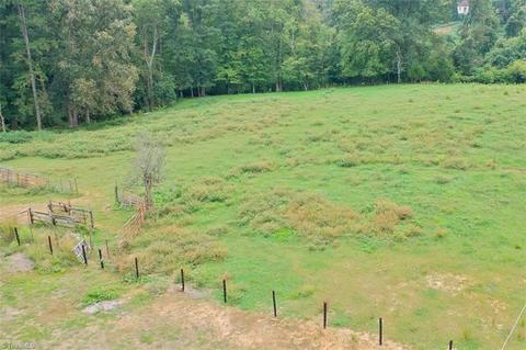 1592 County Line Rd, Harmony, NC 28634 photo 11