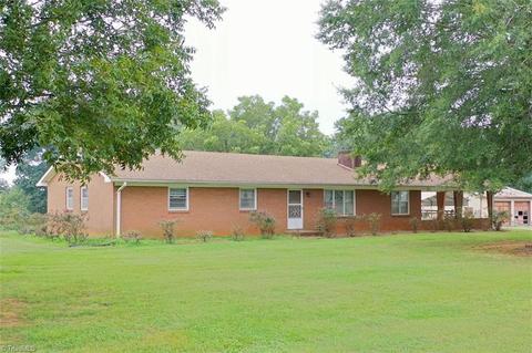 1592 County Line Rd, Harmony, NC 28634 photo 4