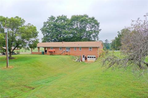 1592 County Line Rd, Harmony, NC 28634 photo 16