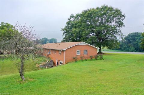 1592 County Line Rd, Harmony, NC 28634 photo 13