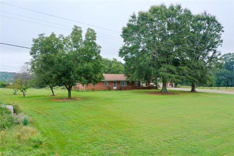 1592 County Line Rd, Harmony, NC 28634 photo 3