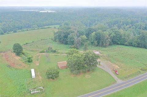1592 County Line Rd, Harmony, NC 28634 photo 6