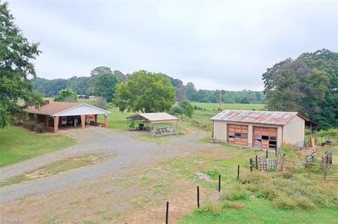 1592 County Line Rd, Harmony, NC 28634 photo 8