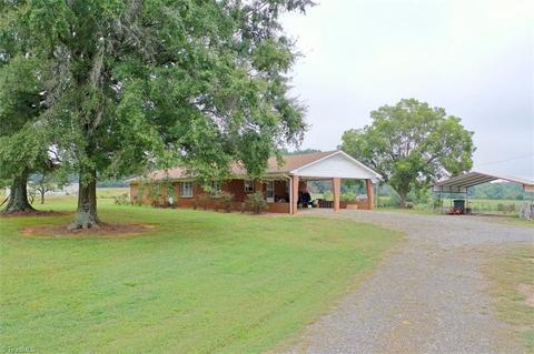 1592 County Line Rd, Harmony, NC 28634 photo 9