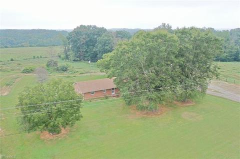 1592 County Line Rd, Harmony, NC 28634 photo 5