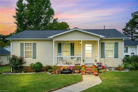 722 Paramount St, High Point, NC 27260 photo 2