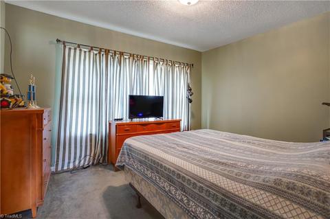 105 E Moore Ave, High Point, NC 27263 photo 12