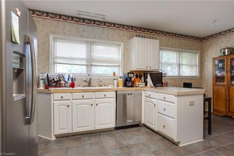 105 E Moore Ave, High Point, NC 27263 photo 6