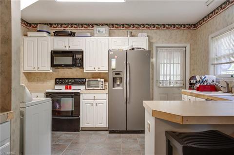 105 E Moore Ave, High Point, NC 27263 photo 8