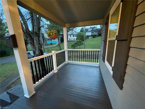 123 E Spring St, Elkin, NC 28621 photo 8
