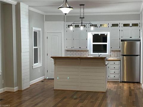 123 E Spring St, Elkin, NC 28621 photo 31