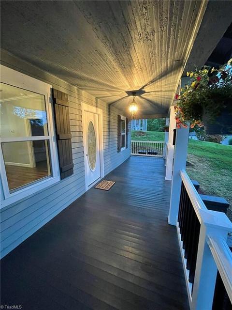 123 E Spring St, Elkin, NC 28621 photo 9