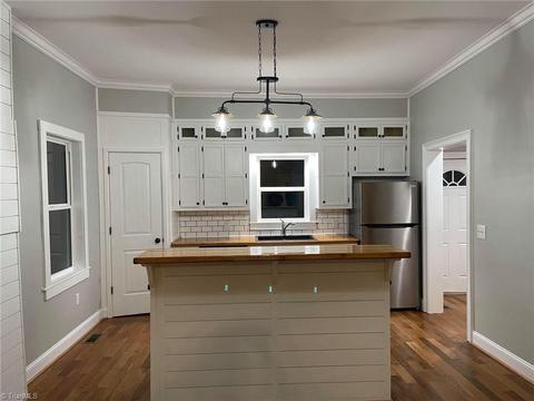 123 E Spring St, Elkin, NC 28621 photo 27