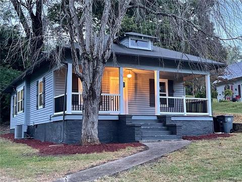 123 E Spring St, Elkin, NC 28621 photo 3