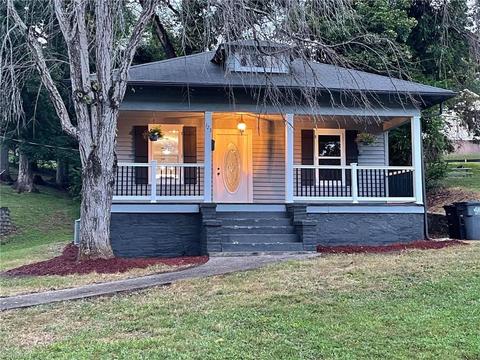 123 E Spring St, Elkin, NC 28621 photo 2