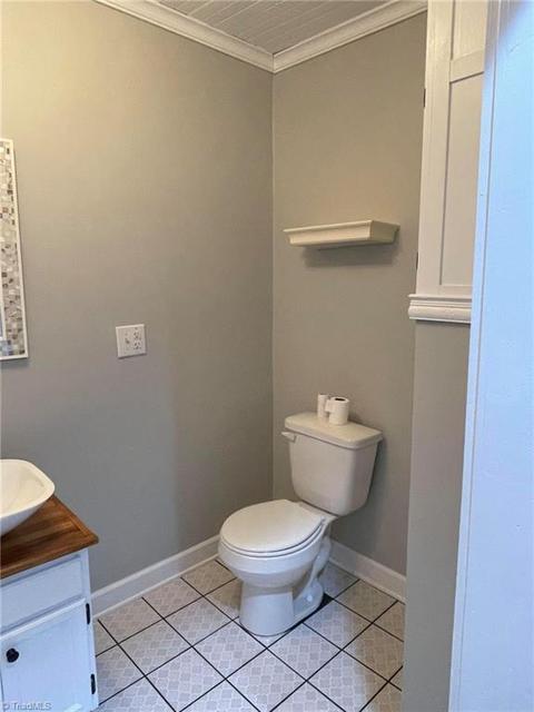 123 E Spring St, Elkin, NC 28621 photo 20