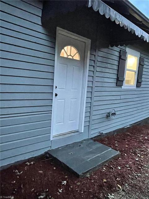 123 E Spring St, Elkin, NC 28621 photo 6