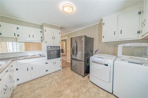 105 Mohawk Dr, King, NC 27021 photo 11