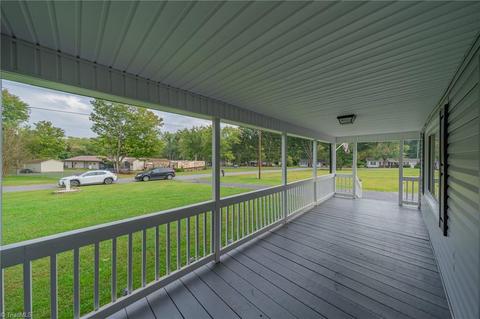 105 Mohawk Dr, King, NC 27021 photo 8