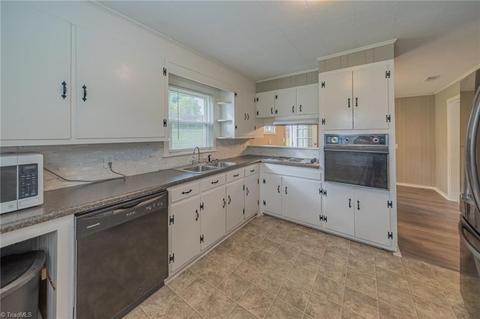 105 Mohawk Dr, King, NC 27021 photo 12