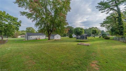 105 Mohawk Dr, King, NC 27021 photo 5