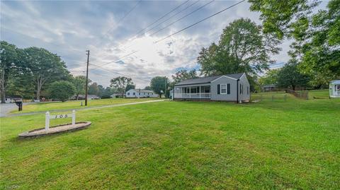 105 Mohawk Dr, King, NC 27021 photo 3