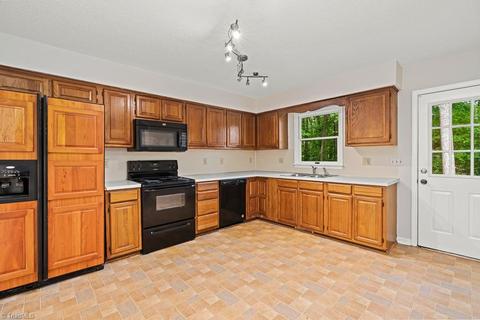 1017 Oakview Rd, High Point, NC 27265 photo 8