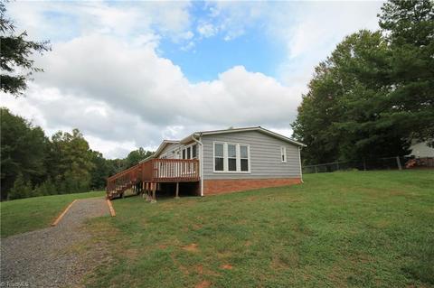 1165 Pine Tree Dr, Pinnacle, NC 27043 photo 3