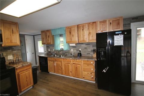 1165 Pine Tree Dr, Pinnacle, NC 27043 photo 9