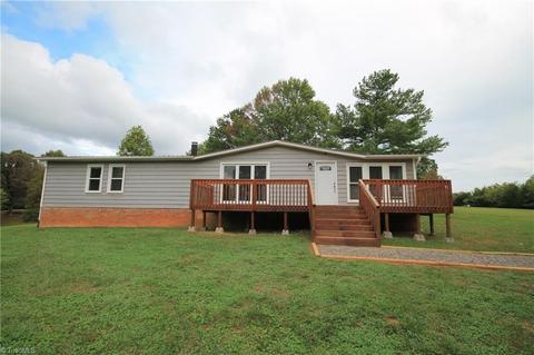 1165 Pine Tree Dr, Pinnacle, NC 27043 photo 1
