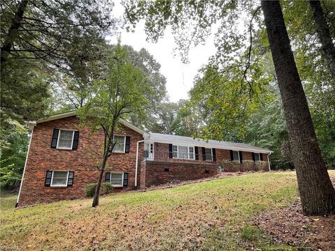 1130 Tangle Ln, High Point, NC 27265 photo 1