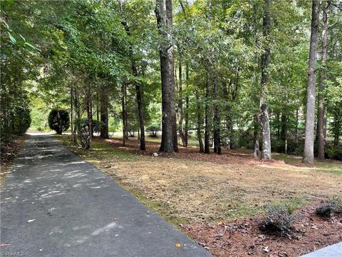 1130 Tangle Ln, High Point, NC 27265 photo 4