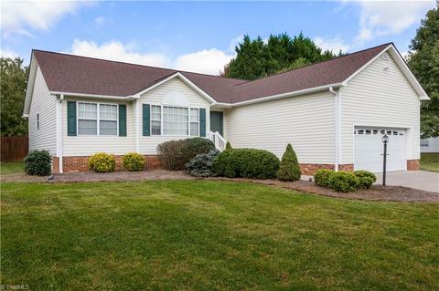 3935 Patsy Dr, Winston Salem, NC 27107 photo 2