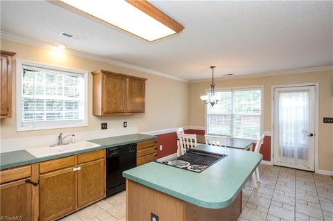 3935 Patsy Dr, Winston Salem, NC 27107 photo 8