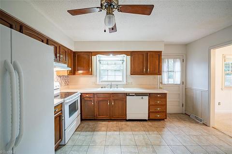 604 Oakview Rd, High Point, NC 27265 photo 8