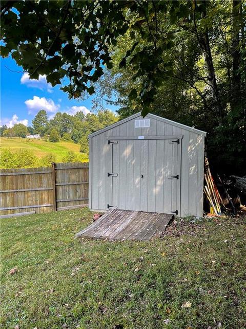 415 Marshall Johnson Rd, Pilot Mountain, NC 27041 photo 41